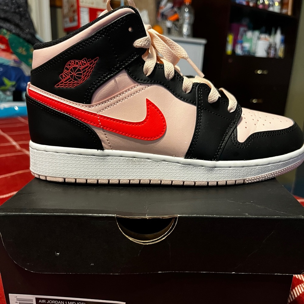 Air Jordan 1 Mid GS 'Black Pink Crimson’